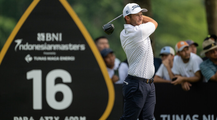 Ben Campbell tees off on the 16th hole in his final round of the Indonesian Masters. PHOTO/GETTY IMAGES