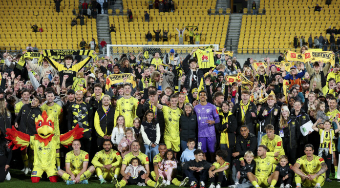 Wellington Phoenix players pose with fans after their 3–0 win over Macarthur. PHOTO/GETTY IMAGES